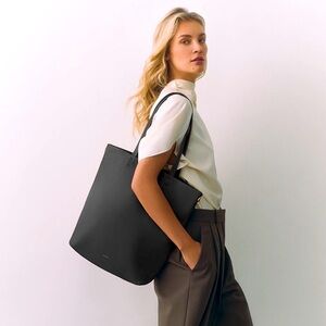 Cuyana Tall Easy Zipper Tote Black with Tall Easy Tote Insert